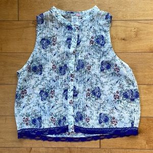 Love Squared Floral Blouse w/ Lace Trim